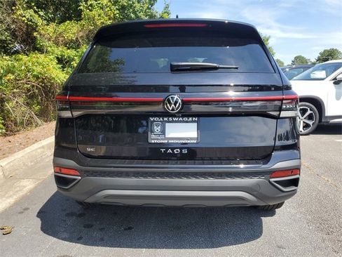 New 2025 Volkswagen Taos SE image 5