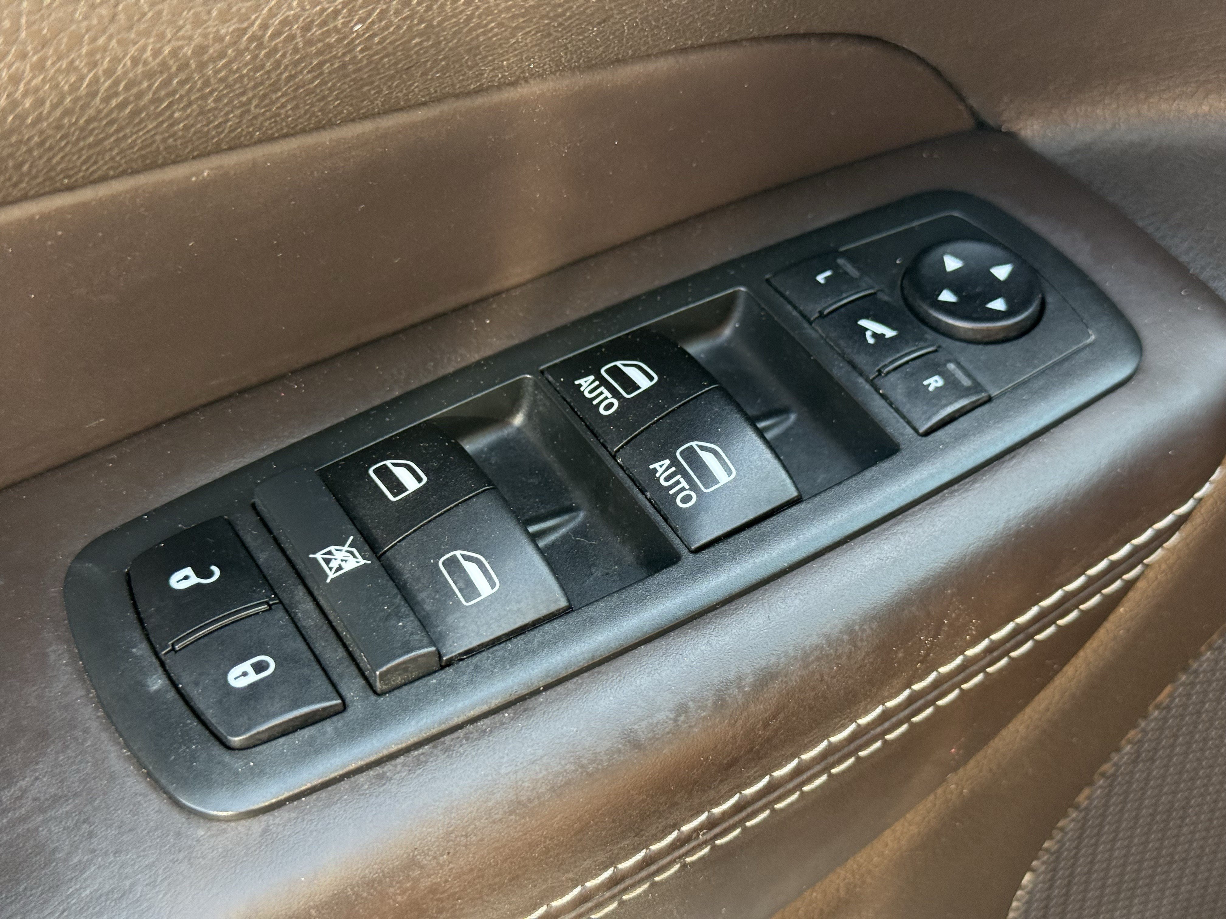 Used 2018 Jeep Grand Cherokee Overland RWD image 27