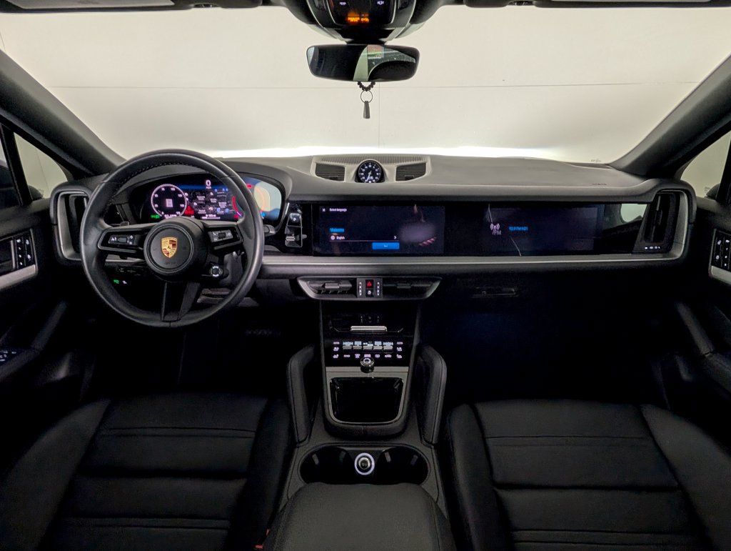 Certified 2024 Porsche Cayenne Coupe AWD/4WD image 18