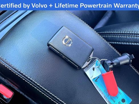 Used 2023 Volvo XC40 B4 Plus image 14