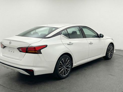 Used 2025 Nissan Altima 2.5 SV FWD image 9