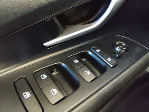 Used 2023 Hyundai Elantra SE w/ Preferred Accessory Package image 27