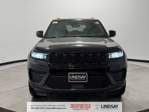 New 2025 Jeep Grand Cherokee Altitude AWD/4WD image 3