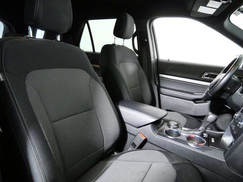 Used 2018 Ford Explorer XLT AWD/4WD image 9