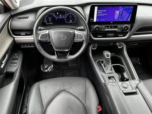 Used 2024 Toyota Grand Highlander AWD Hybrid image 10