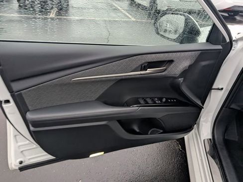 Used 2025 Toyota Camry XLE w/ Premium Plus Package image 15