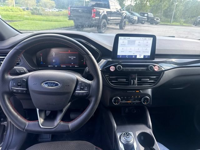 Certified 2025 Ford Escape ST-Line Select AWD/4WD image 12