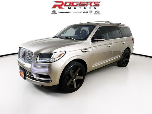Used 2019 Lincoln Navigator Reserve AWD/4WD image 3