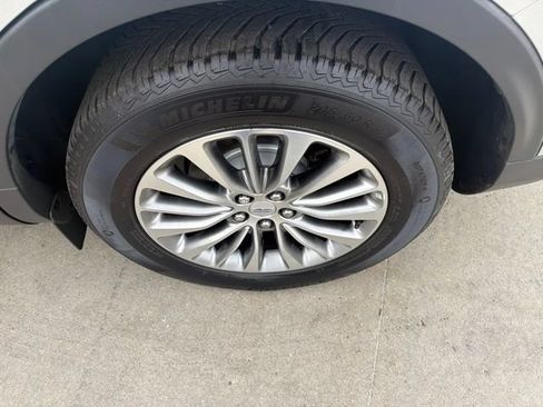 Used 2016 Lincoln MKX Select w/ Select Plus Package AWD/4WD image 12