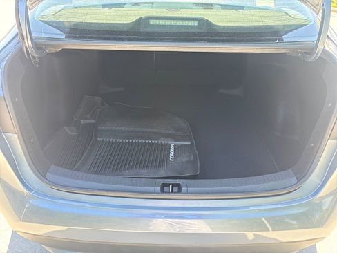 Used 2020 Toyota Corolla LE FWD image 31