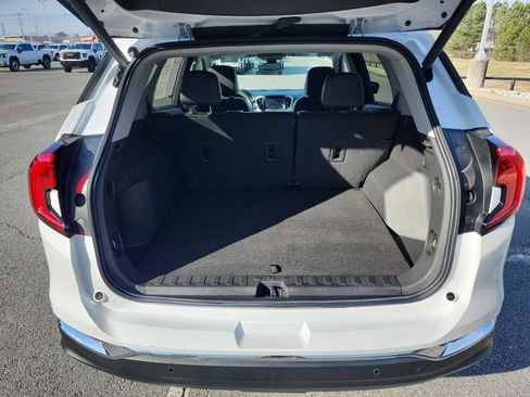 Certified 2023 GMC Terrain SLT image 9