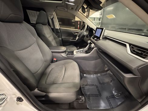 Used 2025 Toyota RAV4 XLE w/ Convenience Package image 26