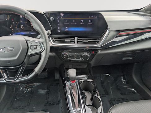 Used 2025 Chevrolet Trax RS w/ Sunroof Package FWD image 18