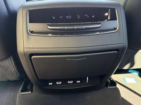 Certified 2021 Cadillac Escalade ESV Premium Luxury AWD/4WD image 23