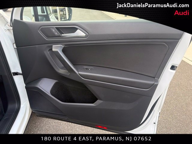 Used 2021 Volkswagen Tiguan SE w/ Panoramic Sunroof Package AWD/4WD image 19
