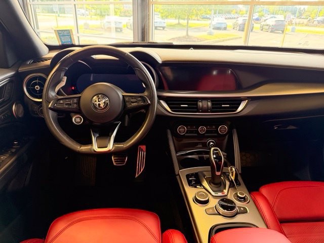 Used 2024 Alfa Romeo Stelvio Veloce AWD/4WD image 14