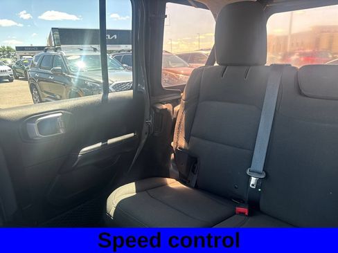 Used 2018 Jeep Wrangler Unlimited Sahara AWD/4WD image 13