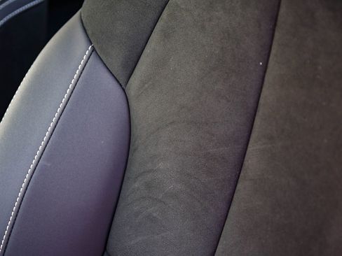 Used 2023 Volvo XC40 Recharge Plus image 30