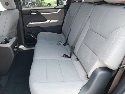 New 2025 GMC Acadia Elevation image 16