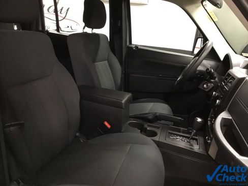 Used 2012 Jeep Liberty Sport image 19