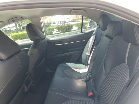 Used 2023 Toyota Camry SE FWD image 11