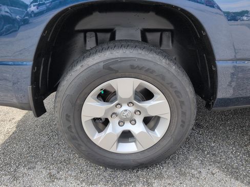 Used 2022 RAM 1500 Big Horn AWD/4WD image 9