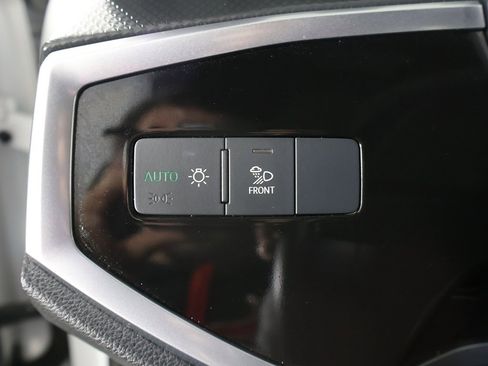 Used 2025 Audi Q3 2.0T Premium image 34