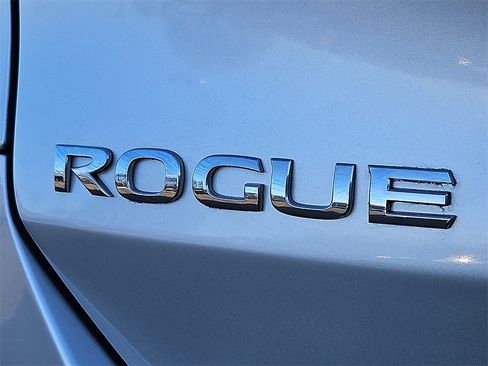 Used 2015 Nissan Rogue SV w/ SV Premium Package image 33