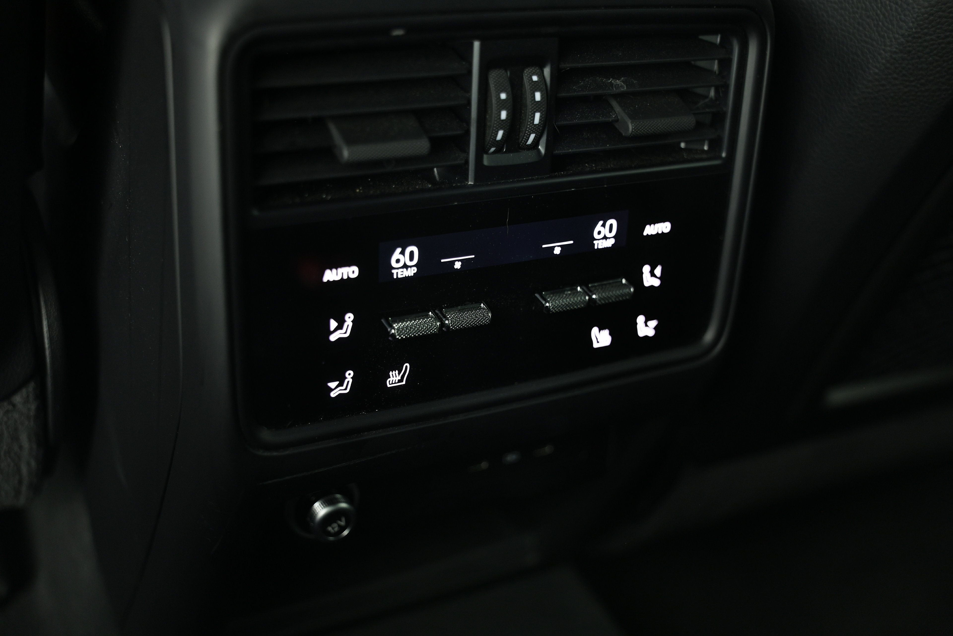 Certified 2025 Porsche Cayenne GTS AWD/4WD image 28