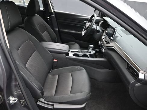 Used 2024 Nissan Altima 2.5 SV image 7