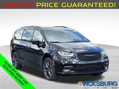 New 2026 Chrysler Pacifica Limited w/ S Appearance Package