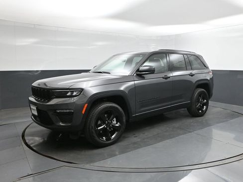 New 2025 Jeep Grand Cherokee Limited w/ Black Appearance Package image 34