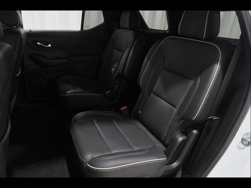 Certified 2022 Chevrolet Traverse Premier FWD image 21
