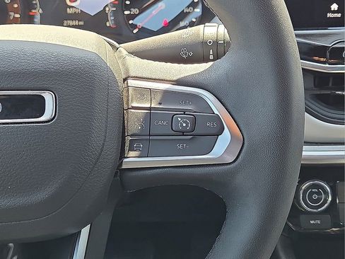 Used 2025 Jeep Compass Limited image 21