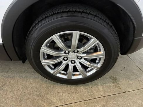 Used 2023 Cadillac XT4 Premium Luxury w/ Technology Package AWD/4WD image 9