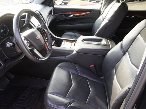 Used 2018 Cadillac Escalade Luxury RWD image 19