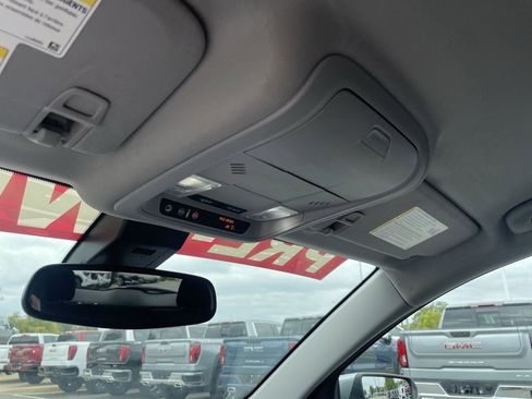 Used 2024 GMC Terrain SLE image 23