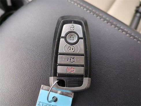 Used 2019 Ford Edge Titanium image 34