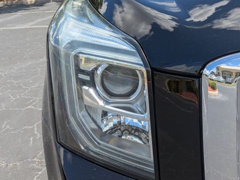 Used 2019 GMC Yukon Denali w/ Denali Ultimate Package AWD/4WD image 9