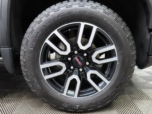 Used 2024 GMC Sierra 1500 AT4 w/ Technology Package image 8