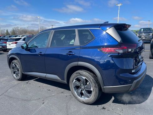 Used 2024 Nissan Rogue SV FWD image 6