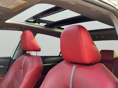 Used 2019 Toyota Camry XSE FWD image 15