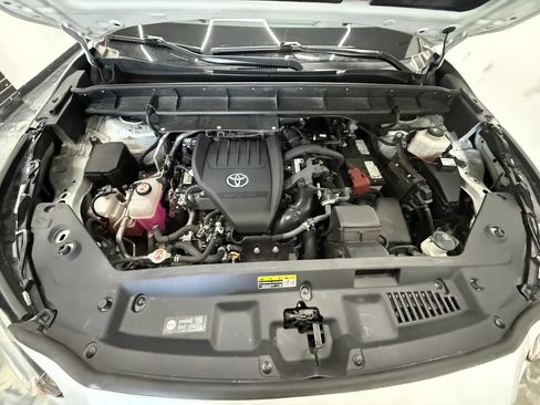 Used 2024 Toyota Highlander XLE image 31