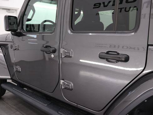 Used 2022 Jeep Wrangler Unlimited Sahara AWD/4WD image 31