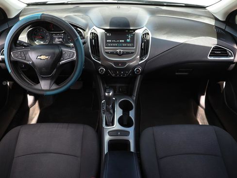 Used 2018 Chevrolet Cruze LT w/ Convenience Package FWD image 2