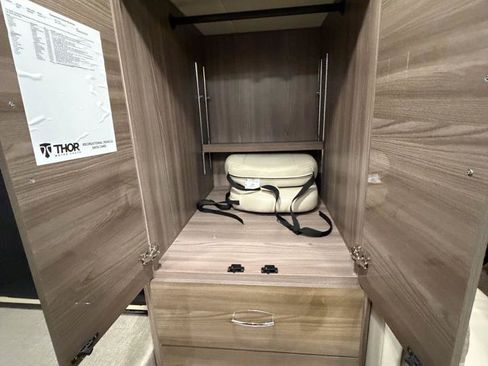 Used 2020 Mercedes-Benz Sprinter 3500 image 41
