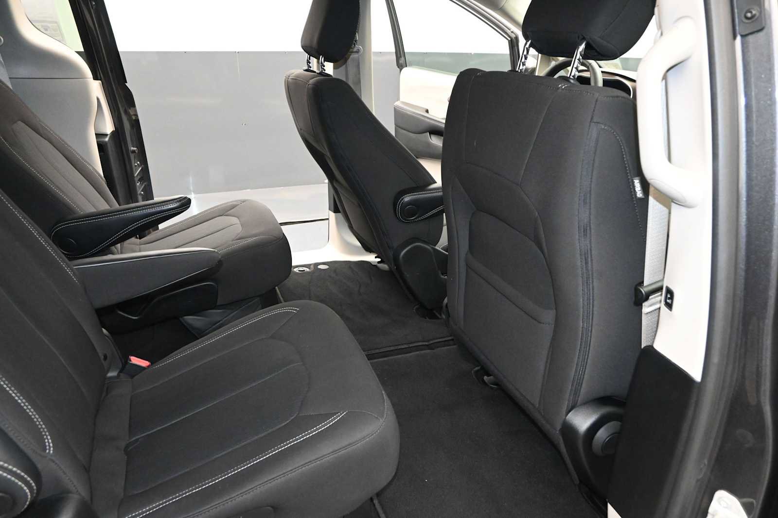 Used 2023 Chrysler Voyager LX FWD image 28
