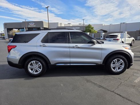 Certified 2022 Ford Explorer XLT image 7