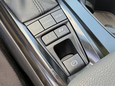 Used 2025 Toyota Camry LE image 29