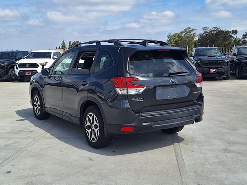 Used 2019 Subaru Forester Premium w/ All-Weather Package image 7